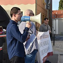 Galeria - Różaniec na szaniec - publiczny różaniec na Starym Rynku, 13 września 2020 r./fot. Anna Kopeć