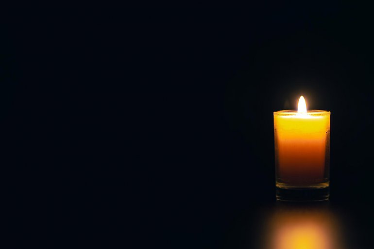 Świece z wosku pszczelego w liturgii i duchowych praktykach – tradycja czy nowoczesny trend? [REKLAMA]