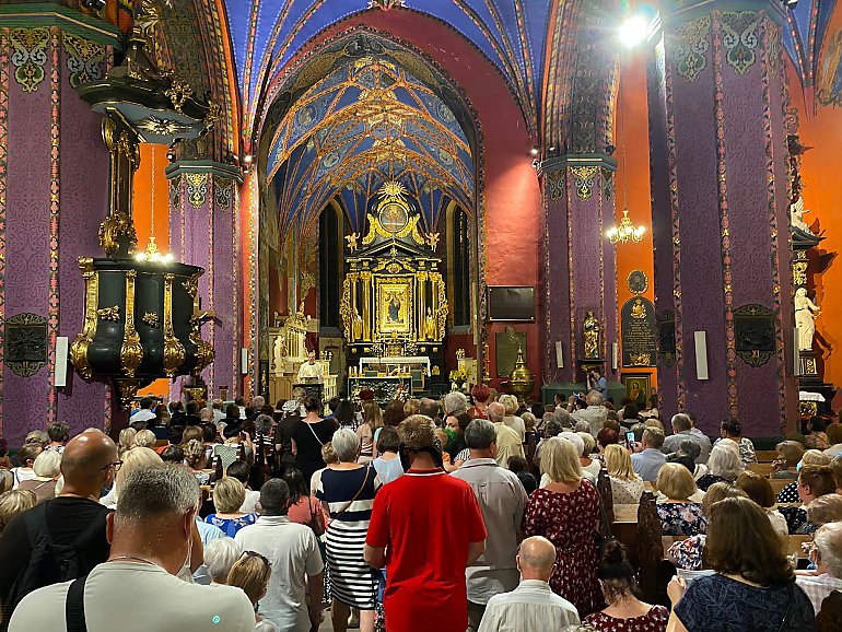 Dwie procesje stały się jednością. W modlitwie o